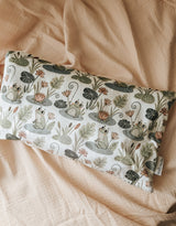 Veille sur toi ⚜ Ensemble duo taie et oreiller pour enfant - L'étang des grenouilles - Veille sur toi vendu par Veille sur toi