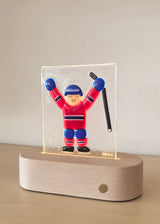Veille sur toi ⚜ Lampe de table - Joueur de hockey - Veille sur toi vendu par Veille sur toi