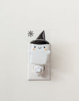 Veille sur toi ⚜ VL-068-00 Veilleuse Halloween - Bouh! le petit fantôme au chapeau noir - Veille sur toi vendu par Veille sur toi
