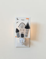 Veille sur toi ⚜ VL-085-00 Veilleuse Halloween - Manoir hanté - Veille sur toi vendu par Veille sur toi