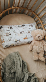 Veille sur toi ⚜ VST-TO-DUO-LESCAMIONS Ensemble duo taie et oreiller pour enfant - Les camions - Veille sur toi vendu par Veille sur toi
