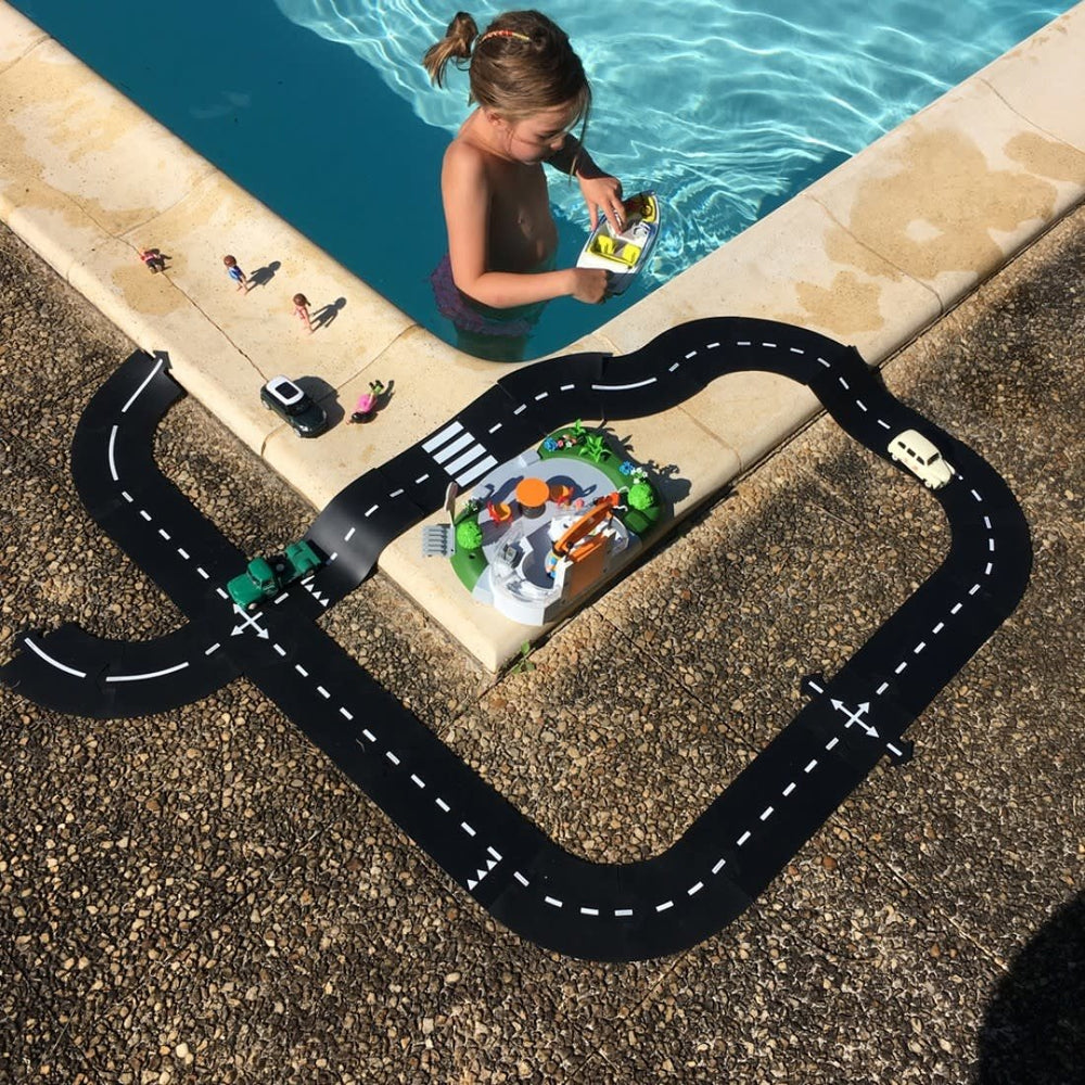 Charmofun Circuit Voiture Enfant 5M, 1:64 Piste de Voiture avec 4 Voitures,Sac Rangement, Circuit de Voiture avec Rampe et Lanceur, Piste de Course Portable Double Voies pour Enfants de 3+ Ans (Bleu
