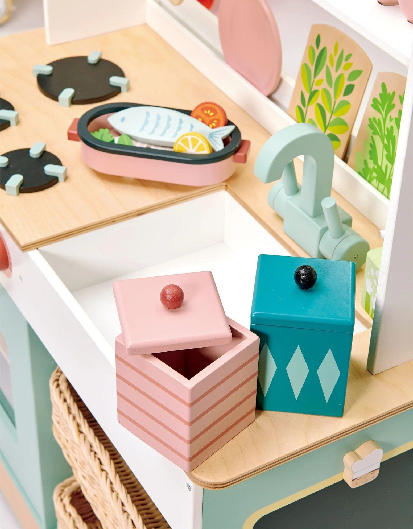 Tender Leaf Toys Cuisine Valise Enfant – Évier, Plaque, Horloge, Accessoires – Jeu D'imitation Nomade – Dès 3 Ans